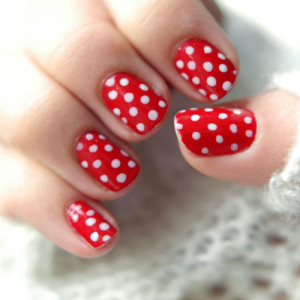 red-dots-nails